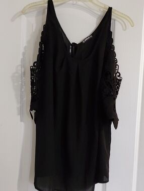 Black Cold-Shoulder Crochet Sleeve Blouse